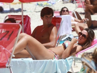 Ap�s cinco meses de namoro, Victor Ramos teria tra�do Nicole Bahls com participante do 