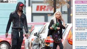  Balotelli  flagrado com loura misteriosa e de carro novo em Manchester 
