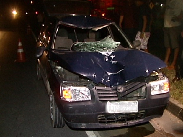 Motorista foi atropelado por um carro aps tentar fugir de acidente sem prestar socorro.