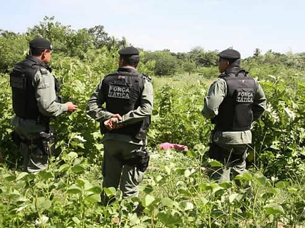 Menina saiu de casa com um vizinho por volta das 23h de sexta-feira (23).