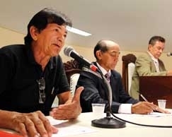 Oliveira ( esquerda) no apontou nenhum envolvimento no caso do ento presidente da Casa, Deucimar Silva