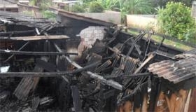 A casa ficou completamente destruda