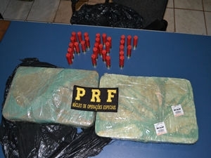 PRF apreende droga e cartuchos durante operao