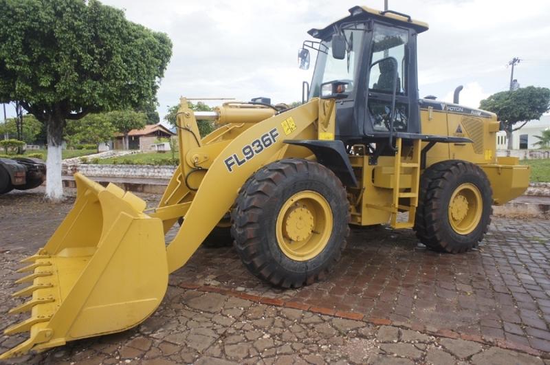 Nova p carregadeira foi adquirida com recursos prprios do municpio, garante secretrio