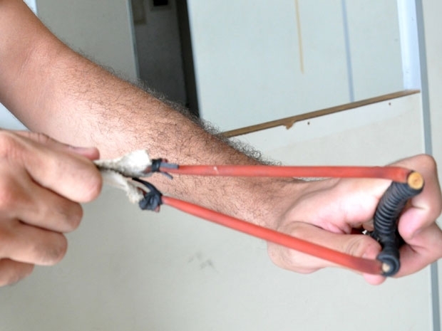 Agente penitenci�rio usava estilingue para se defender e tentar garantir seguran�a de pres�dio no Rio Grande do Norte