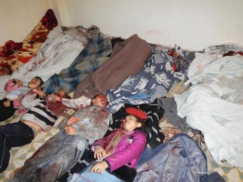 Em imagem cedida por opositores, crianas aparecem mortas no que teria sido uma ao do prprio Exrcito srio