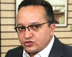 Para o parlamentar, as normas que primam os eleitos devem ser vlidas para o exerccio do servio pblico