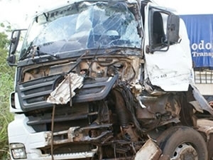 Segundo a PM, chovia muito no momento do acidente.