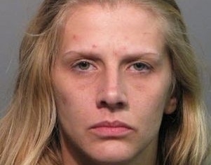 Sara Barnes teria colocado fogo para iluminar o local em que estava para poder consumir drogas