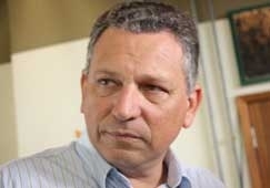 Um dos ex-prefeitos que podem ficar inelegveis  Ricardo Luiz Henry, por Cceres. Ele  irmo do deputado federal Pedro