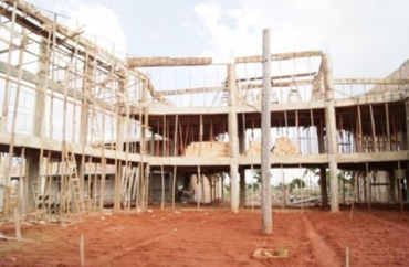Obras de amplicao da faculdade s podero continuar quando todas as irregularidades forem sanadas