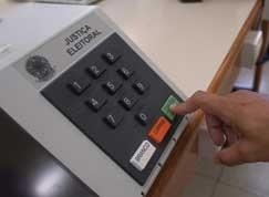 A aprova��o da lei da Ficha Limpa dever� alterar bastante o quadro eleitoral deste ano em todo Brasil