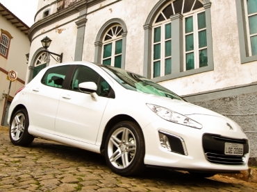 308 j chega ao Brasil com a recente reestilizao efetuada no modelo europeu.