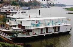   Barco de Turismo em Cceres: o aliciamento de mulheres para o turismo sexual  um problema srio em muitas cidades do 