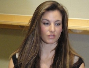 MieshaTate acredita que Ronda Rousey sentir a falta de experincia na deciso do ttulo.