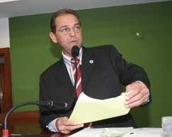 Clovito afirma que nunca amarelou para homem nenhum