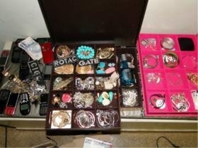 Joias foram encontradas em poder dos assaltantes