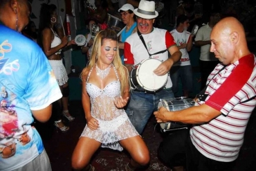 Rosana Ferreira, a Miss Bumbum, em ensaio da X-9 Paulistana em So Paulo