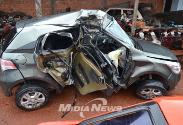 O automvel Agile que era dirigido pelo menor: forte impacto e vtimas na UTI 