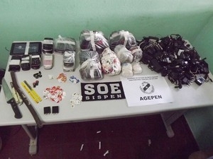 Agentes flagraram diversos objetos irregulares. (Foto: Reproduo/TVCA)