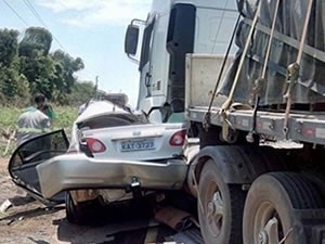 Acidente foi na MT-449, na tarde de tera (15). (Foto: John Weslley Oliveira/Corpo de Bombeiros)