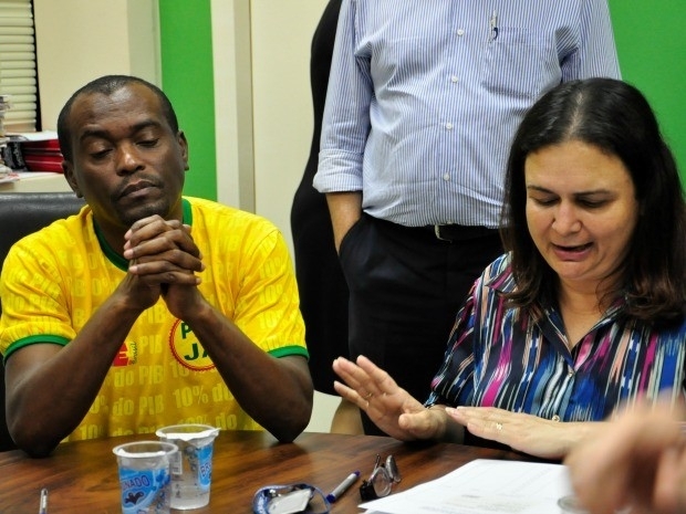 Presidente do Sintep, Henrique Alves, se reuniu com titular da Seduc, Rosa Neide, nesta tera-feira (15). (Foto: Ren Di