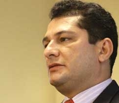 Julier afirma que ir pensar na proposta de filiao, que pode ser tanto para disputar a prefeitura de Cuiab quanto par