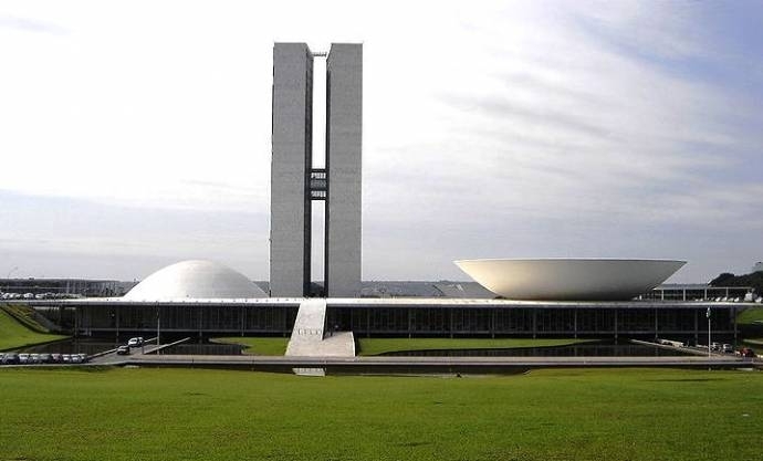 Revelao de supersalrios desperta a ira de servidores do Senado que vo  Justia contra site