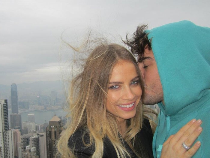 Piloto da Ferrari esqueceu rapidamente a sua ex, a cantora Raquel del Rosario