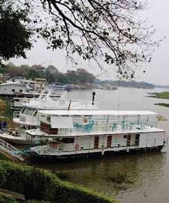 Barco de pesca em Cceres: segundo o prprio Blairo Maggi, seu projeto deve trazer problemas