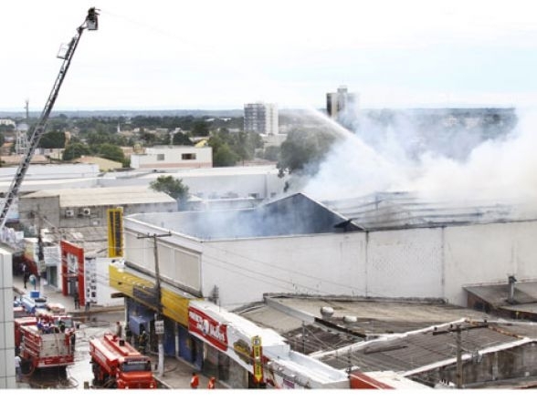 Pernambucanas de VG destruda por incndio no tem previso de quando ser reaberta