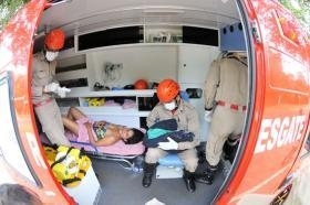 Gisele deu  luz nesta manh dentro do carro