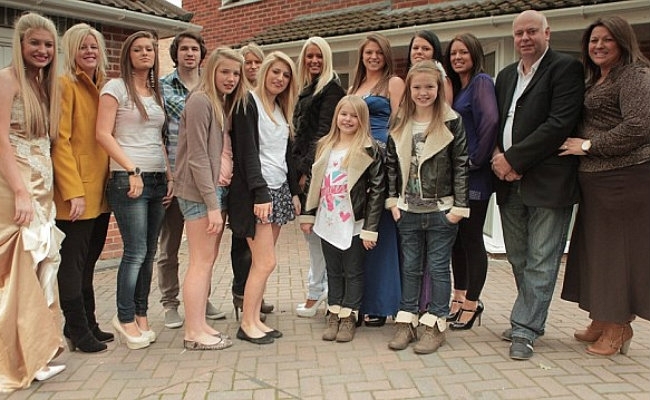 HAJA ESPAO PARA REUNIR A FAMLIA PARA UMA FOTO