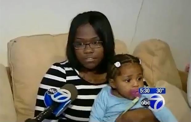 Brittany Barba com sua filha de apenas oito meses.