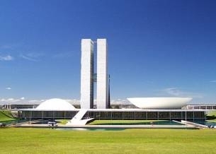 Eleies municipais tradicionalmente esvazia o Congresso que retarda votaes