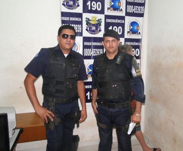 SD PM Joadil Marcos e SD PM Nassarden, apreenderam o adolescente infrator.