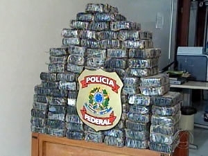 Droga foi apreendida aps uma denncia recebida pela polcia.