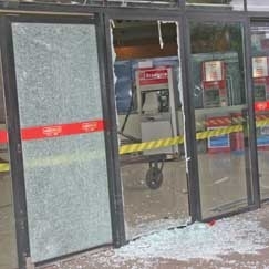 Caixa de problemas: oferecer um servio a mais aos clientes est resultando em prejuzo e medo