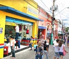 Comrcio no centro de Cuiab: o falsrio Carlos Aparecido de Souza, de 37 anos, fez inmeros credirios para adquirir pr