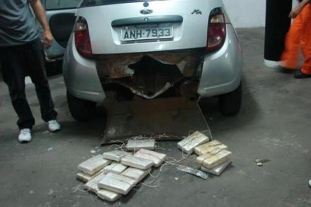 Foram apreendidos 11 tijolos de crack e quatro tijolos de cocana, totalizando 16kg de droga