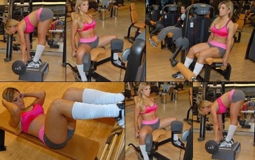 Miss Bumbum Brasil Rosana Ferreira malha em academia.