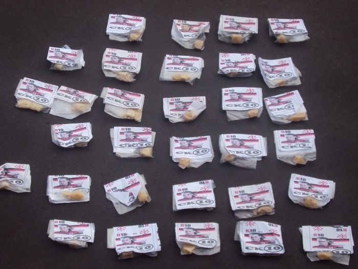 Pedras de crack com foto do jogador do Flamengo foram encontradas no Jacarezinho