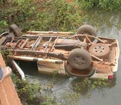 Caminhonete jogada em rio perto de Confresa: polcia suspeita de que ladres tenham fugido de avio 