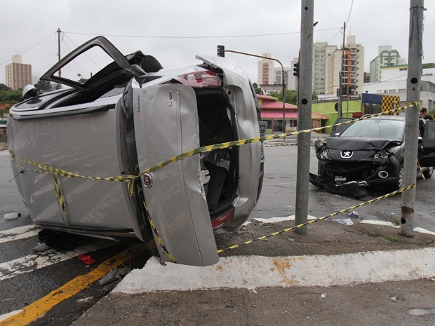 Acidente aconteceu em cruzamento da Zona Sul durante a madrugada de rveillon.,
