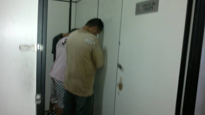 Trs bandidos foram flagrados pela PM tentando dinamitar caixa eletrnico