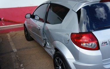 Carro de Augusto batido no Beira-Rio.