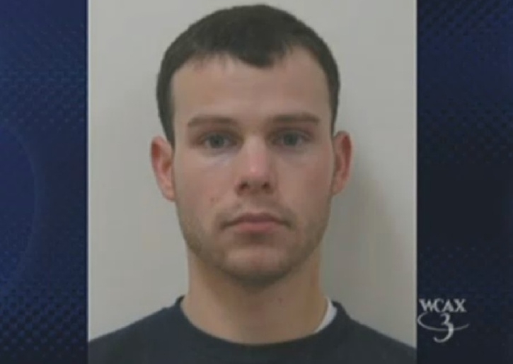 Roubou anel e agora est com o anel apertadinho