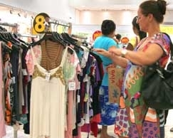 Ao tirar nome do cadastro de restrio, consumidor no apenas injeta dinheiro na economia como volta  posio de consum