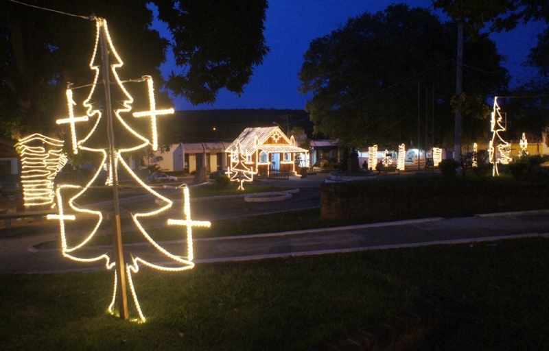 Casa iluminada na praa major Caetano Dias abriga o prespio
