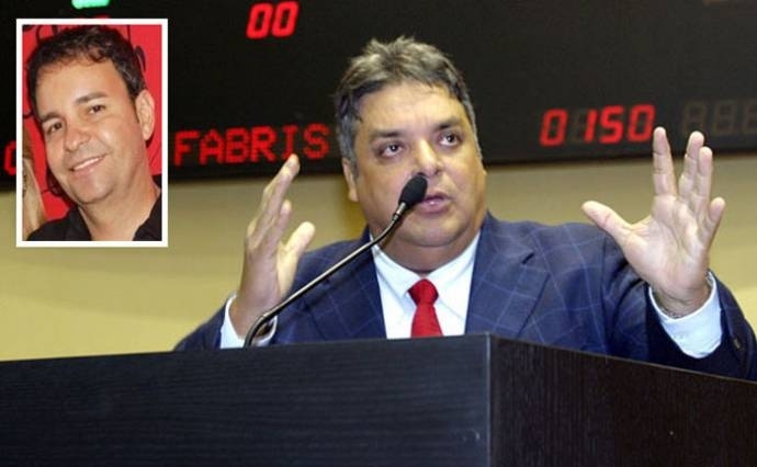 O advogado Ocimar Campos (dest.), concunhado de Fabris, foi solto aps depor na Polcia Civil